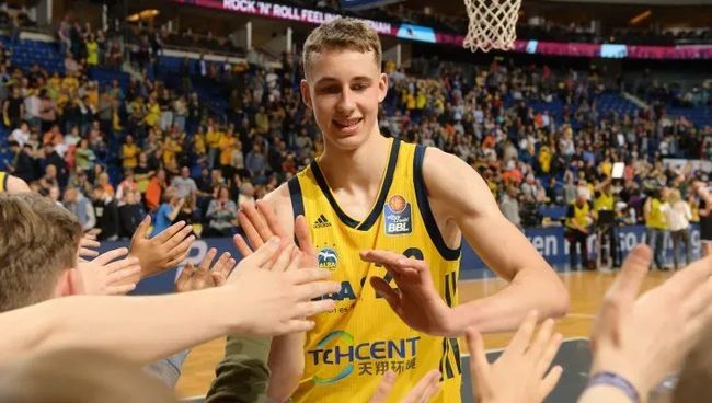 还通过助攻 还通过助攻