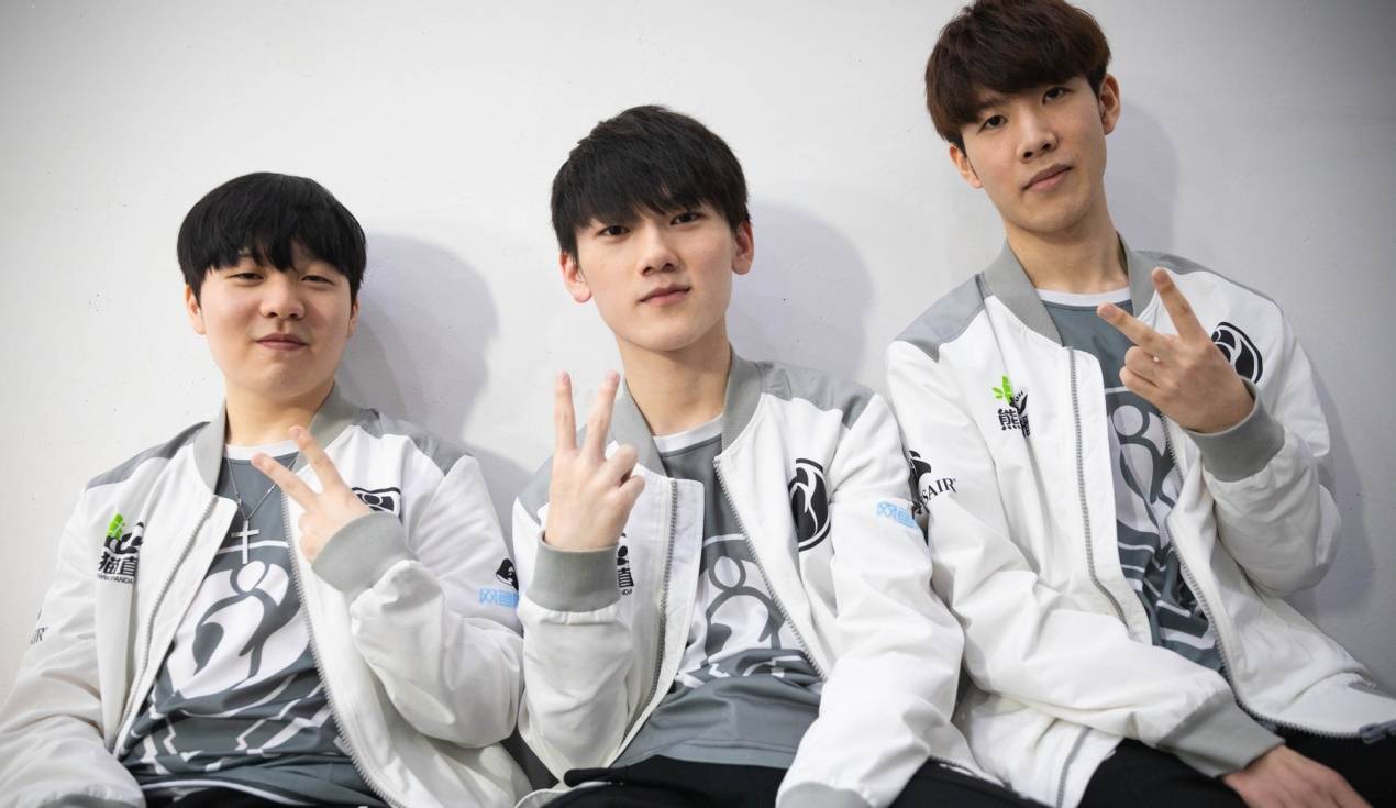 显得格外犀 显得格外犀